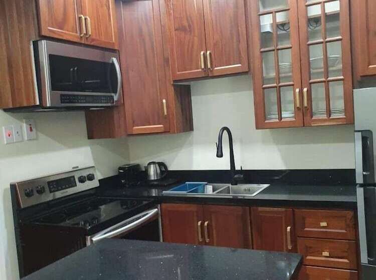 هتل Pesheres Inn & Spa