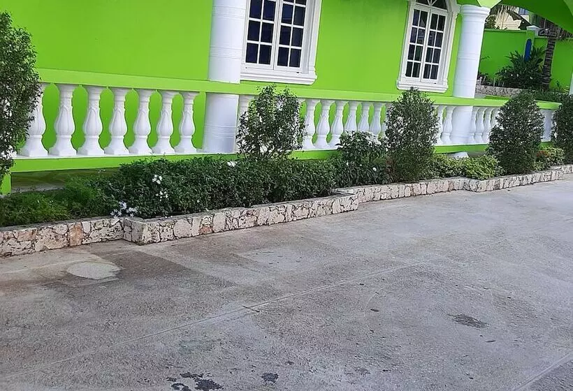 هتل Pesheres Inn & Spa