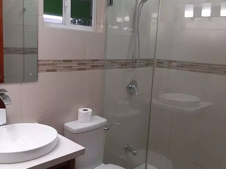 هتل Pesheres Inn & Spa