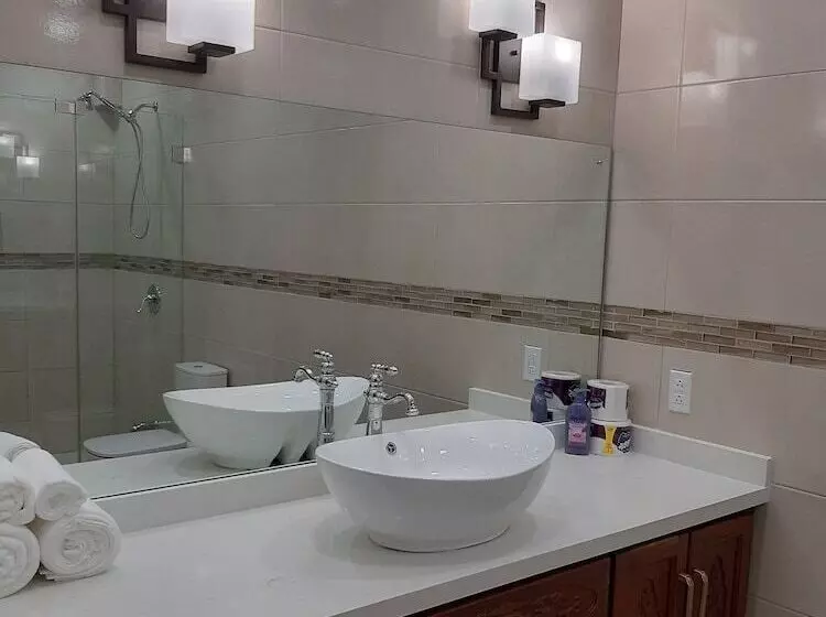 هتل Pesheres Inn & Spa