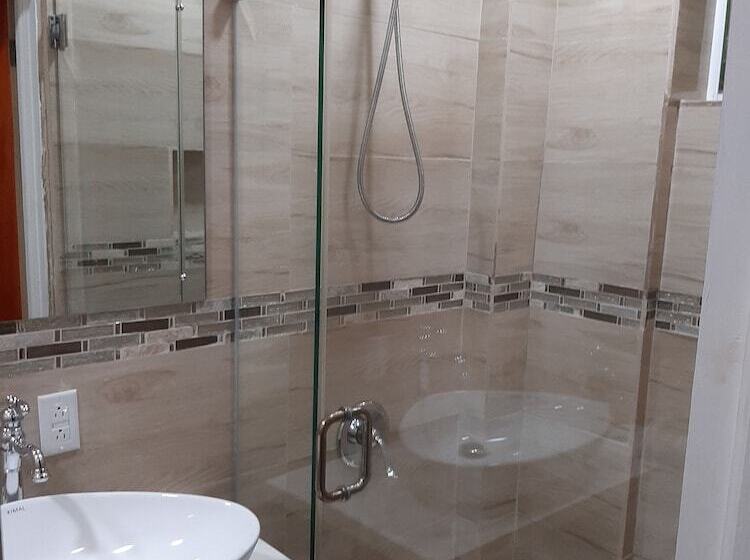 هتل Pesheres Inn & Spa