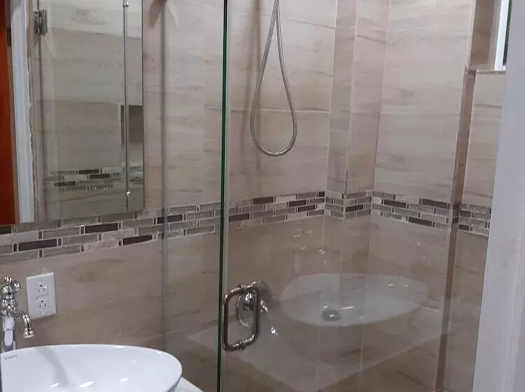 هتل Pesheres Inn & Spa