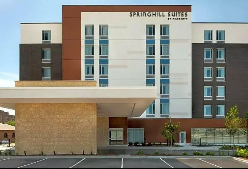 ホテル Springhill Suites By Marriott Menomonee Falls