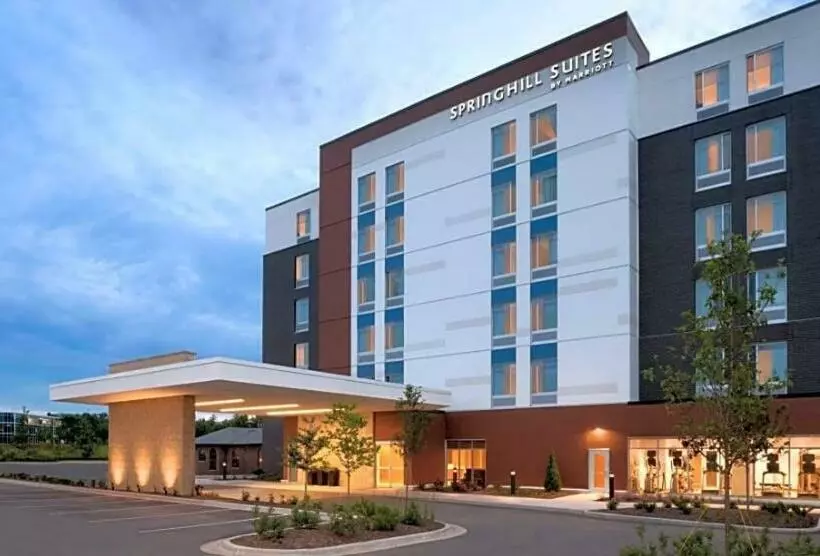 ホテル Springhill Suites By Marriott Menomonee Falls