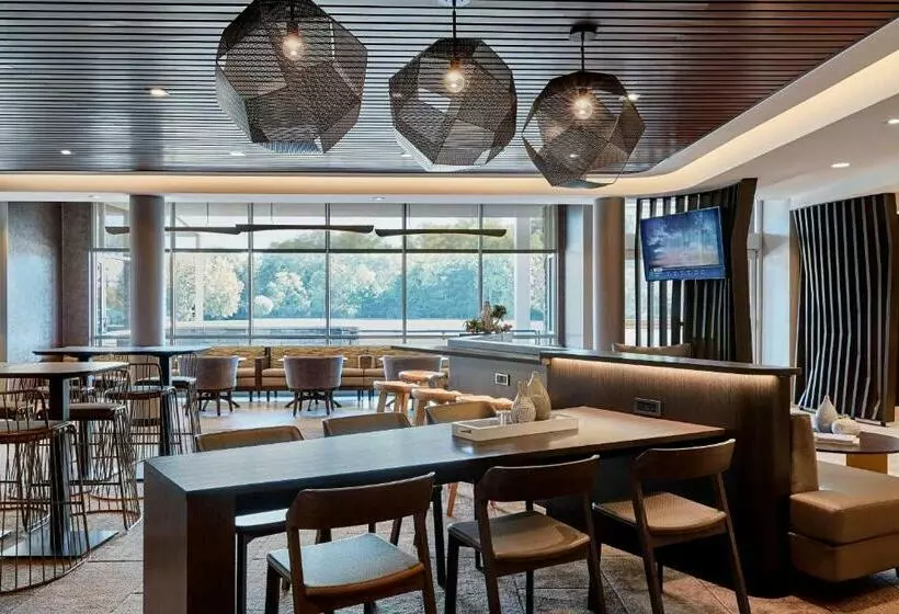 ホテル Springhill Suites By Marriott Menomonee Falls