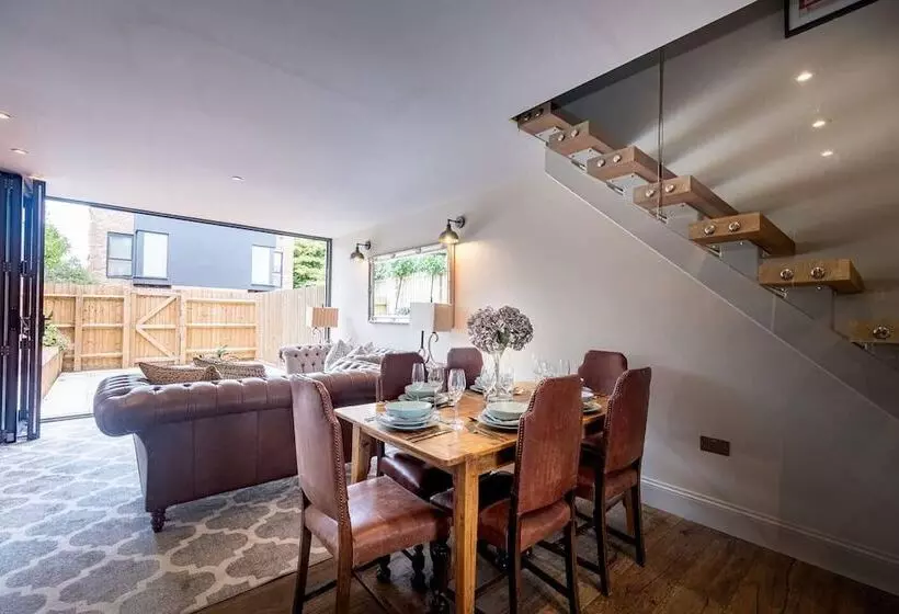 اقامتگاه Contemporary Luxury Town House Cheltenham