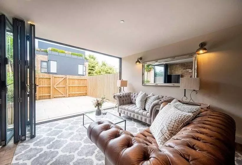 اقامتگاه Contemporary Luxury Town House Cheltenham