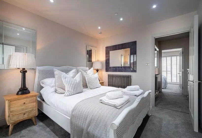 اقامتگاه Contemporary Luxury Town House Cheltenham