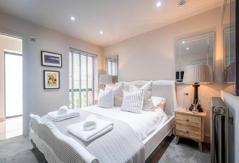 דירת נופש Contemporary Luxury Town House Cheltenham