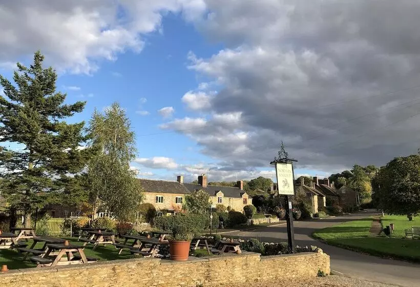 簡易ホテル The Norman Knight Whichford