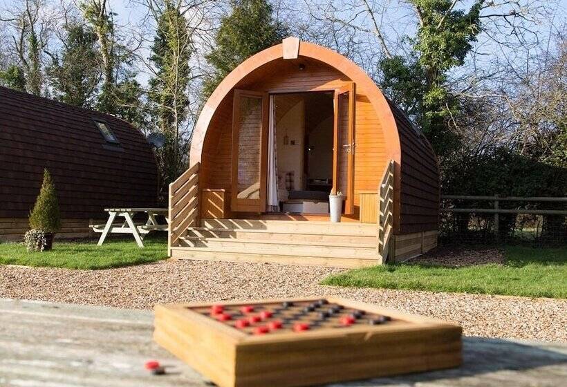 פונדק The Norman Knight Whichford