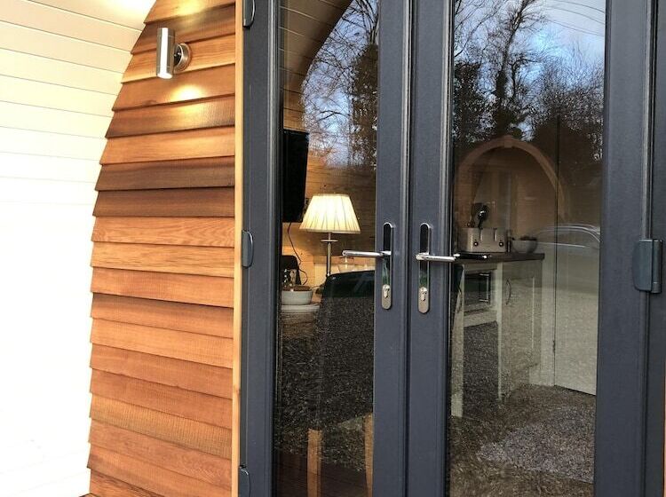 פונדק The Norman Knight Whichford