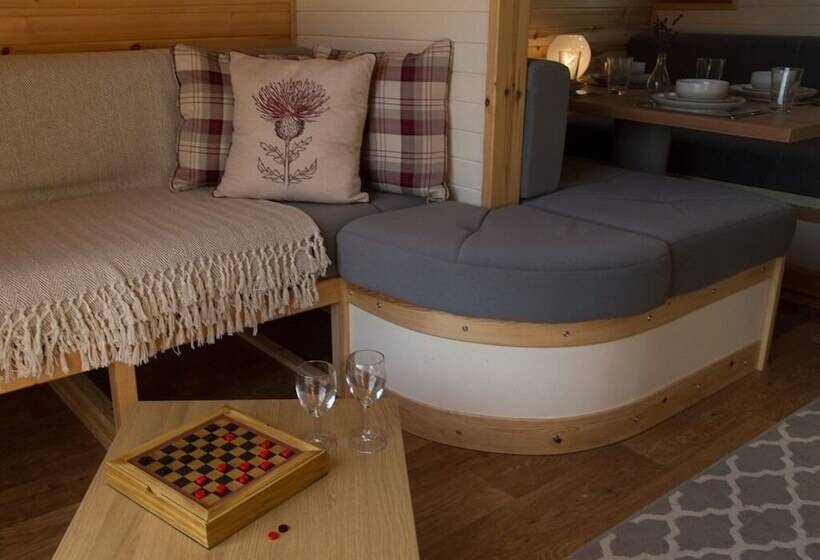 פונדק The Norman Knight Whichford