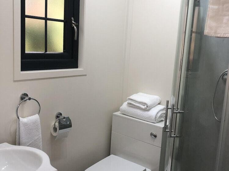 פונדק The Norman Knight Whichford