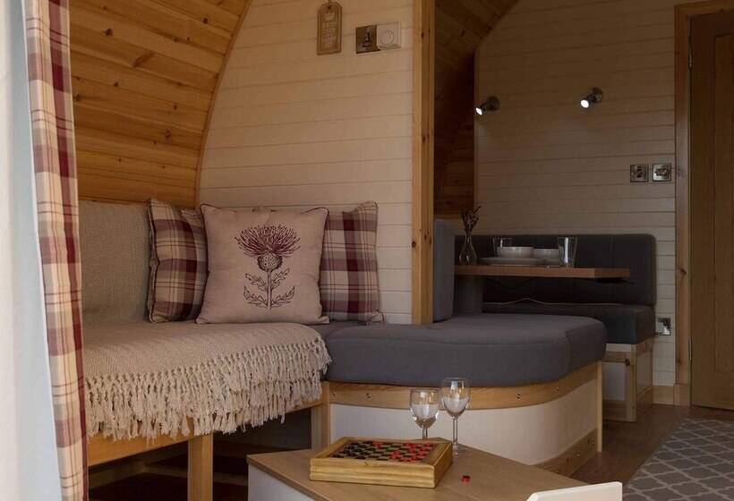 פונדק The Norman Knight Whichford