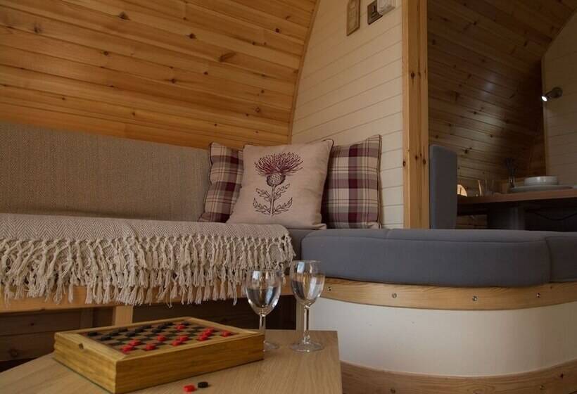 פונדק The Norman Knight Whichford