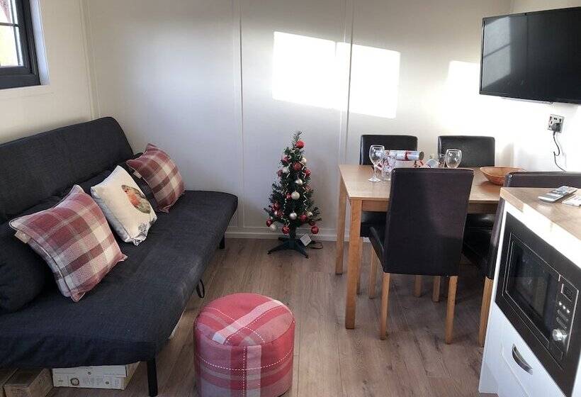 פונדק The Norman Knight Whichford