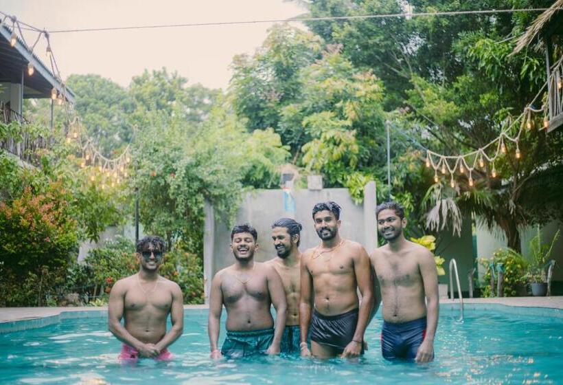 فندق Shell Resort