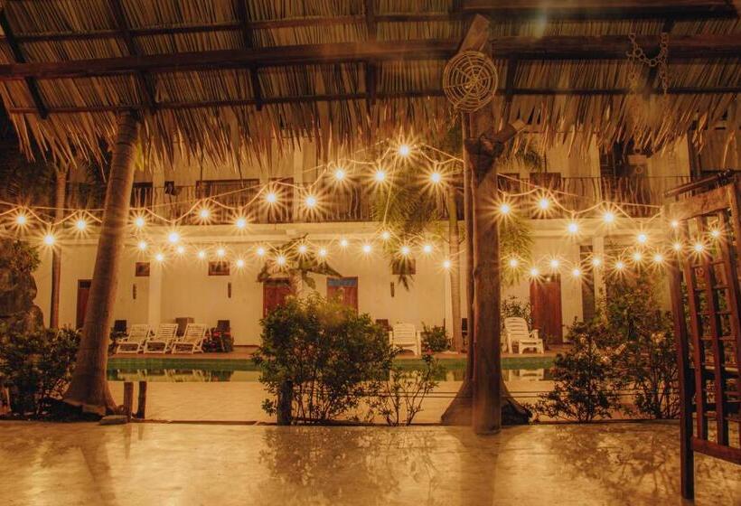 فندق Shell Resort