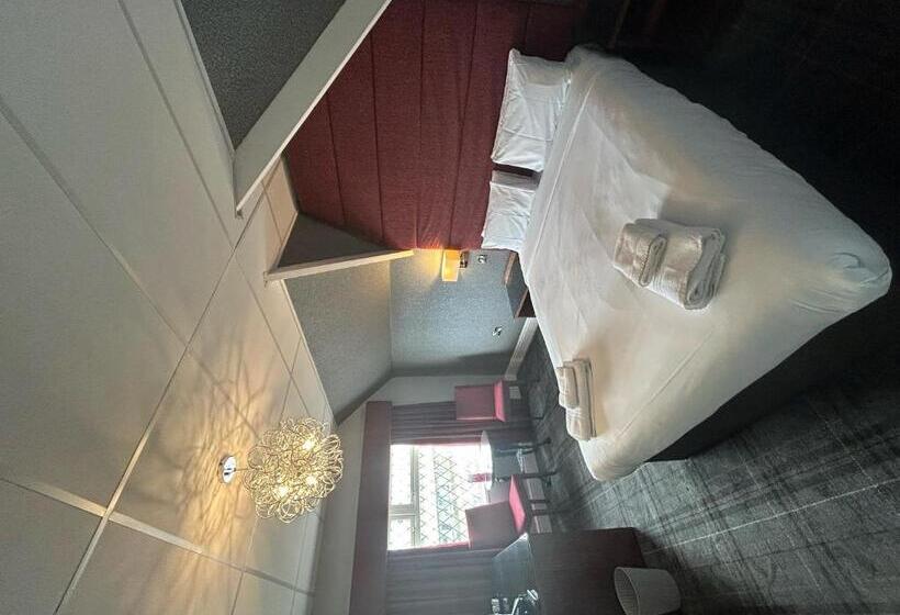 בית מלון כפרי The Grand