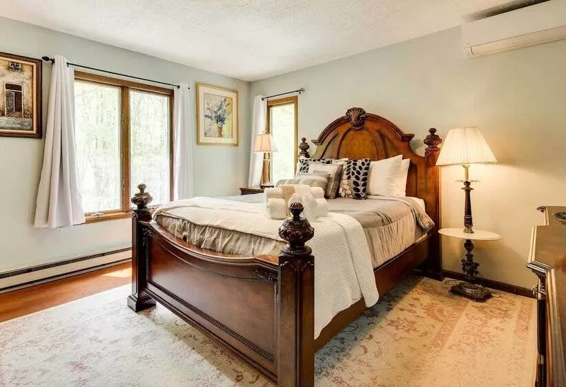 Albrightsville Family Hideaway W/ Private Hot Tub!