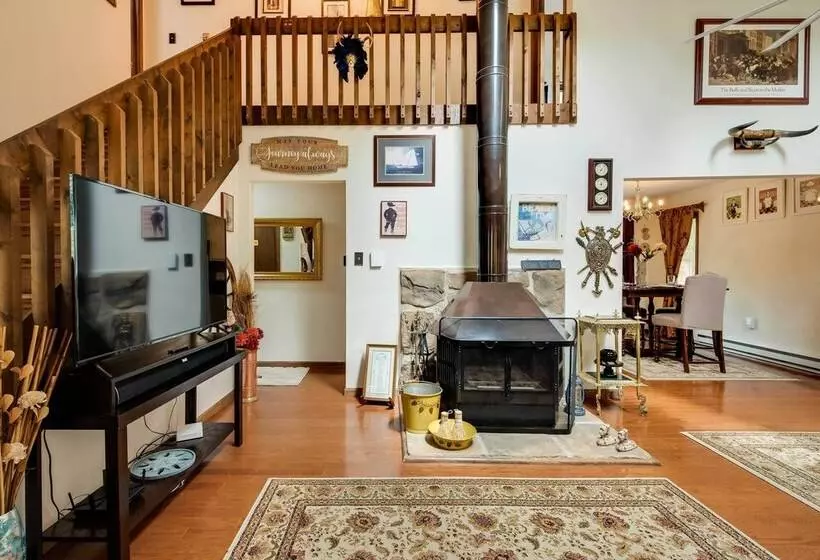 Albrightsville Family Hideaway W/ Private Hot Tub!