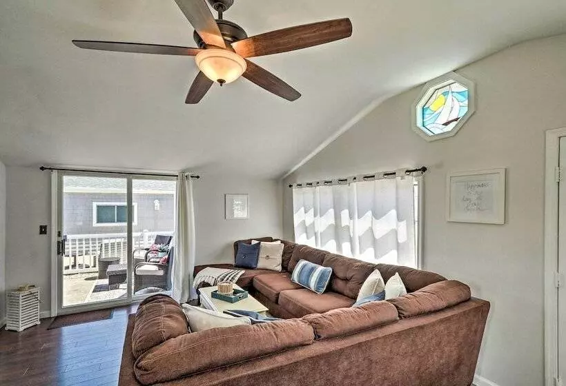 Beachy Lavallette Cottage W/ Outdoor Shower, Patio