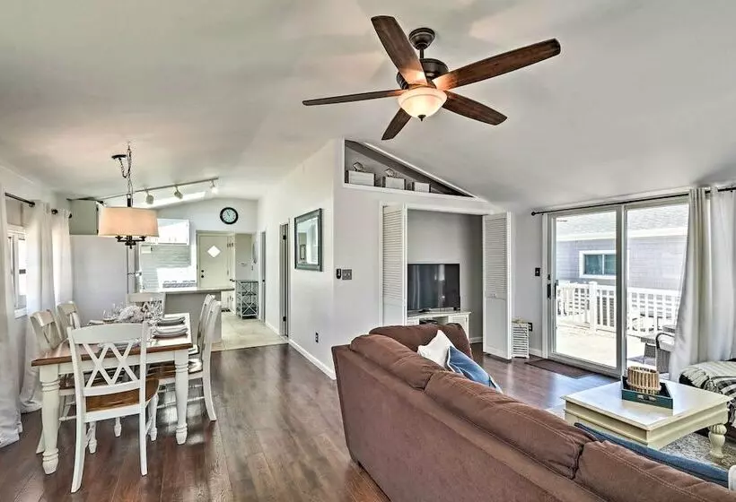 Beachy Lavallette Cottage W/ Outdoor Shower, Patio