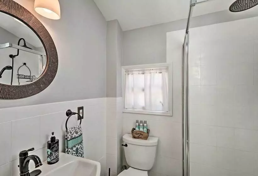 Beachy Lavallette Cottage W/ Outdoor Shower, Patio