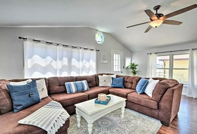 Beachy Lavallette Cottage W/ Outdoor Shower, Patio