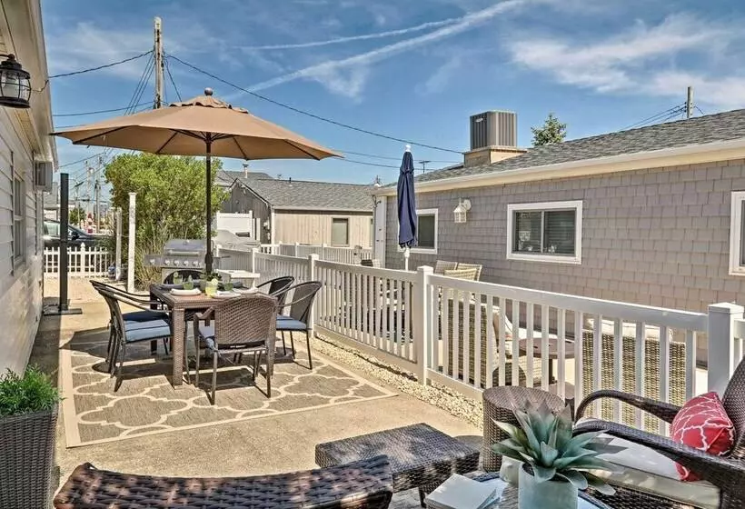 Beachy Lavallette Cottage W/ Outdoor Shower, Patio