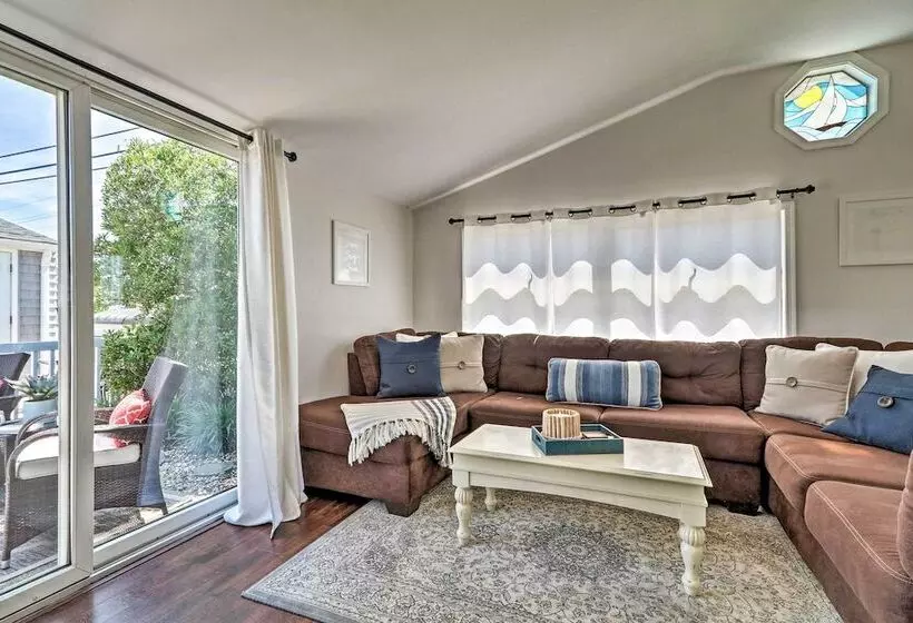 Beachy Lavallette Cottage W/ Outdoor Shower, Patio