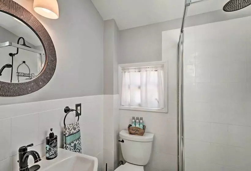Beachy Lavallette Cottage W/ Outdoor Shower, Patio