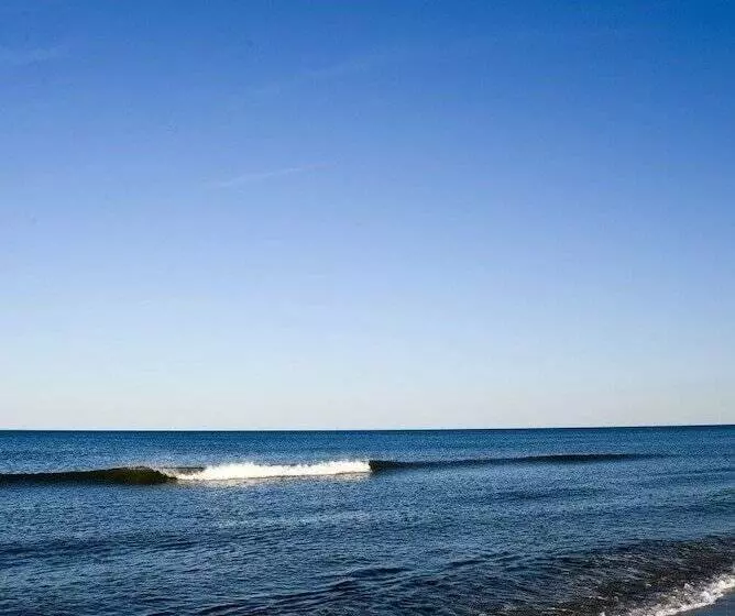 Beachy Lavallette Cottage W/ Outdoor Shower, Patio