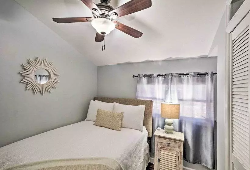 Beachy Lavallette Cottage W/ Outdoor Shower, Patio