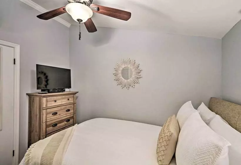 Beachy Lavallette Cottage W/ Outdoor Shower, Patio