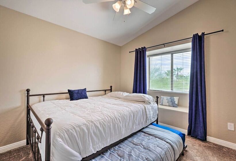 Beautiful Lakefront Peoria Home W/ Community Pool