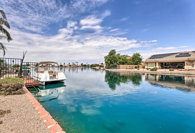 Beautiful Lakefront Peoria Home W/ Community Pool