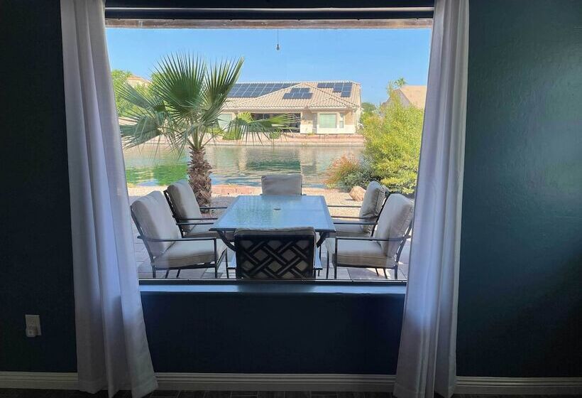 Beautiful Lakefront Peoria Home W/ Community Pool