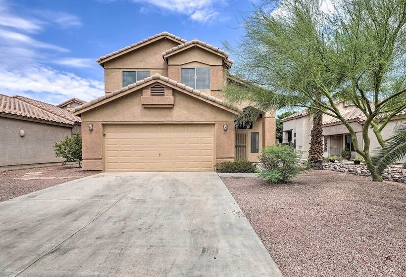 Beautiful Lakefront Peoria Home W/ Community Pool