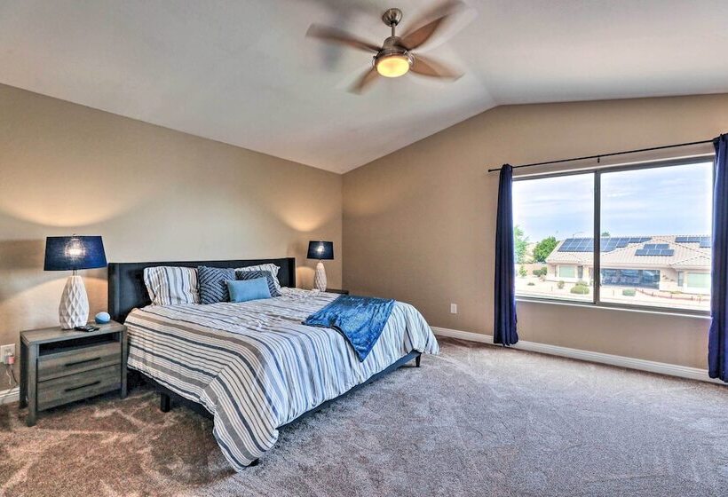 Beautiful Lakefront Peoria Home W/ Community Pool