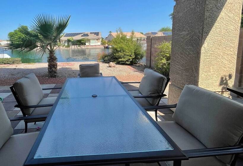 Beautiful Lakefront Peoria Home W/ Community Pool
