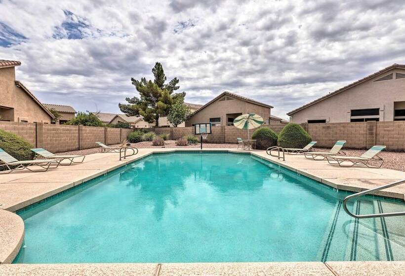 Beautiful Lakefront Peoria Home W/ Community Pool