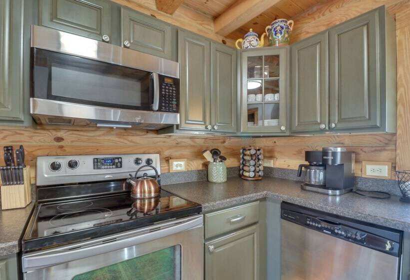 Big Bear Lodge    Cabin In Massanutten Resort!