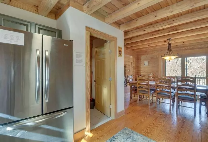 Big Bear Lodge    Cabin In Massanutten Resort!