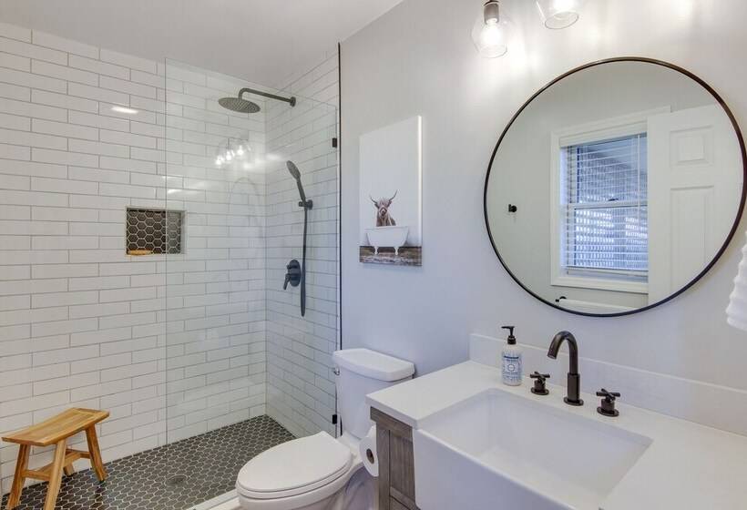 Bright Asheville Retreat With Hot Tub & Decks!