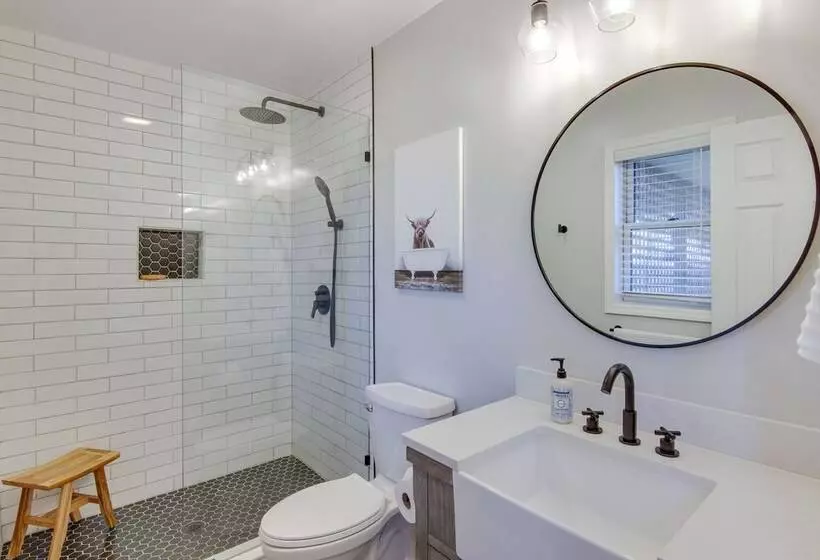Bright Asheville Retreat With Hot Tub & Decks!