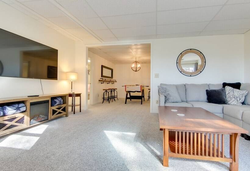 Bright Asheville Retreat With Hot Tub & Decks!