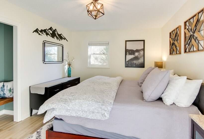 Bright Asheville Retreat With Hot Tub & Decks!