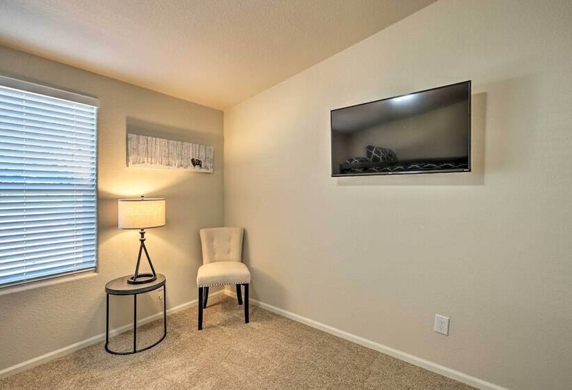 Bright & Modern Flagstaff Cottage Escape!